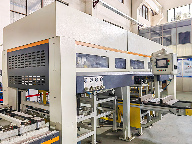 Meaisín Cruachta Uathoibríoch Iron Core